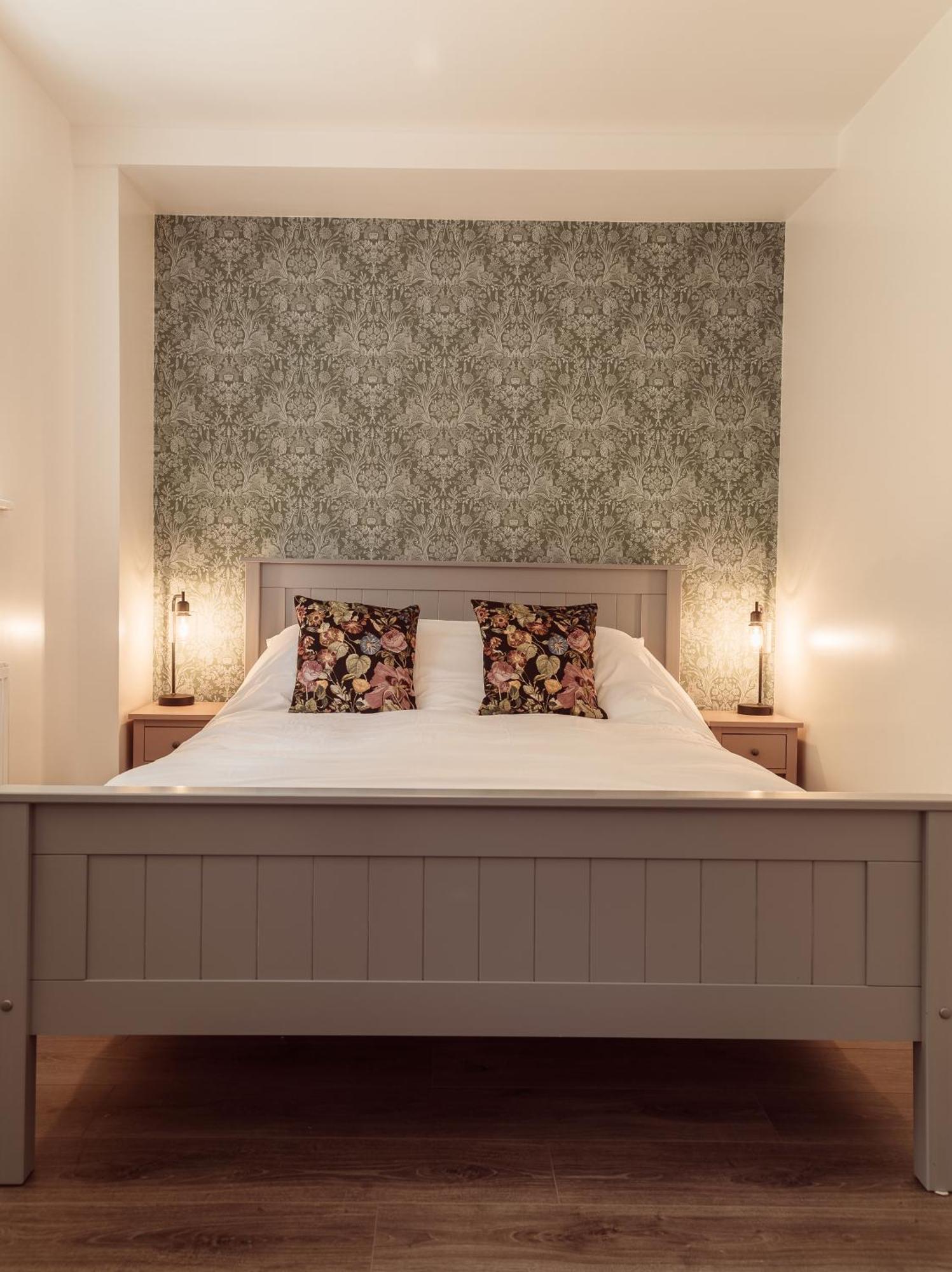 Lowbell House London Colney Екстериор снимка