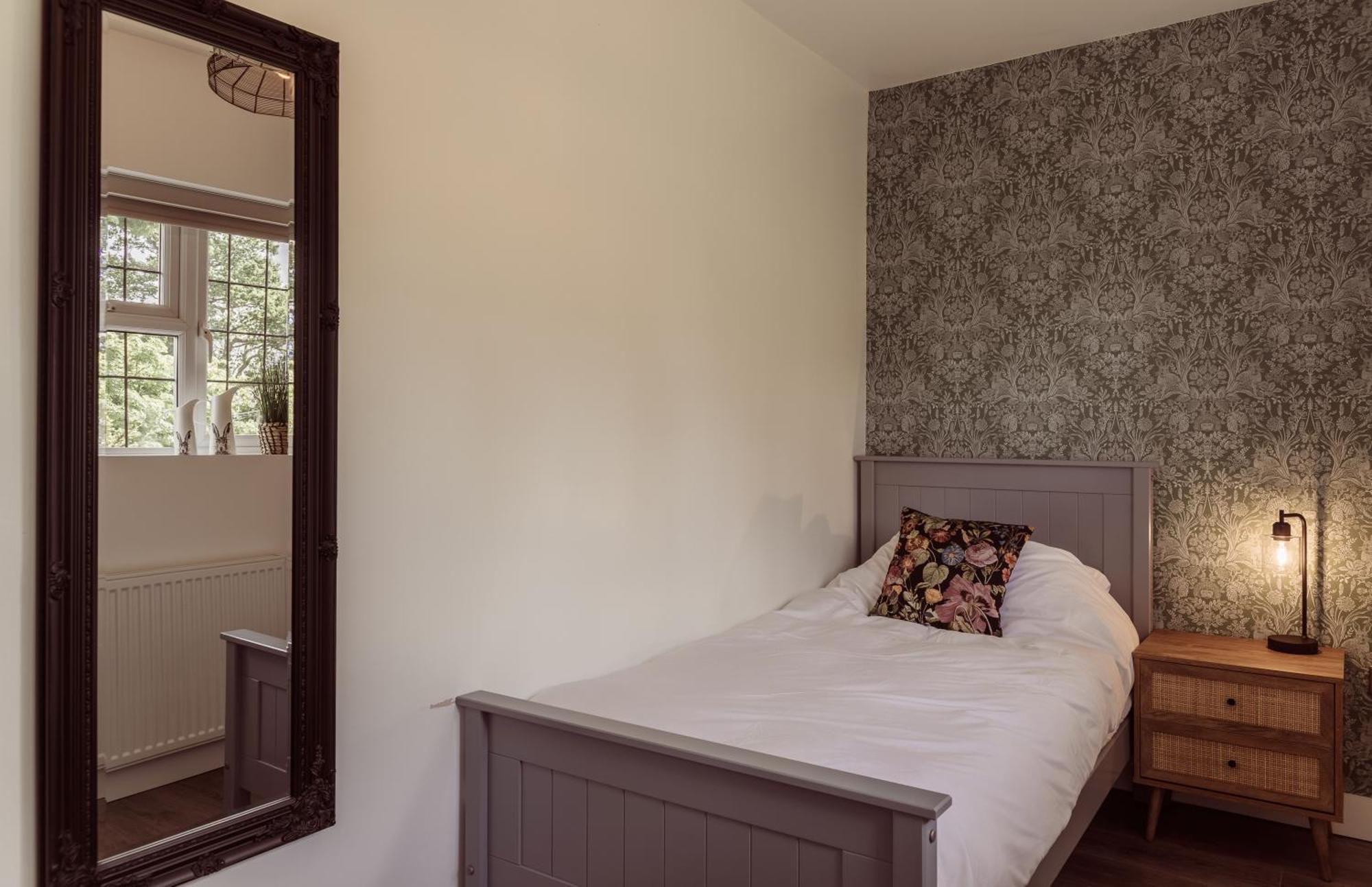 Lowbell House London Colney Екстериор снимка